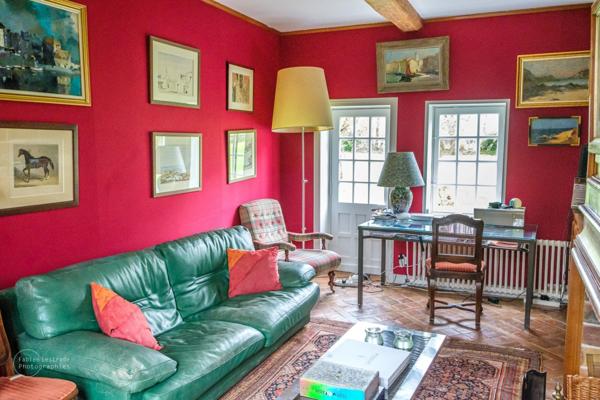 PIEURE du XVIIIème siècle, SON PRESSOIR AMÉNAGÉ ET SES DÉPENDANCES SUR 2 HECTARES DE JARDIN À L’ANGLAISE