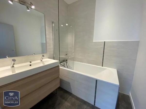Appartement à louer 3 pièces 83.56m² Villefranche-sur-Saône (69400)