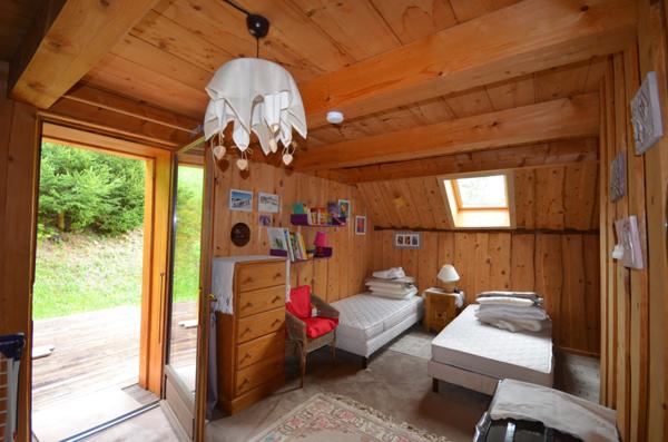 Chalet montagnard rénové avec vue imprenable – Ugine (Savoie)