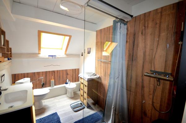 Chalet montagnard rénové avec vue imprenable – Ugine (Savoie)