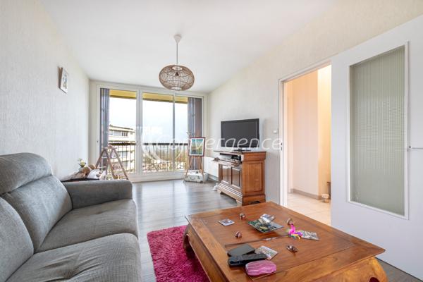 Appartement
                                                                                                                                                                                                                                                                                                                        3 pièce(s)                                                                                                                                                                                                          1 chambre(s)                                                                                                                                                                                                          63  m²