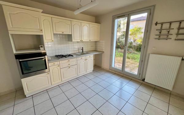 Maison à vendre    5 pièces •  Saint-Genis-Laval