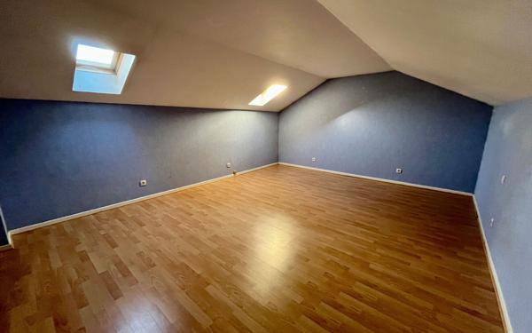 Maison à vendre    5 pièces •  Saint-Genis-Laval