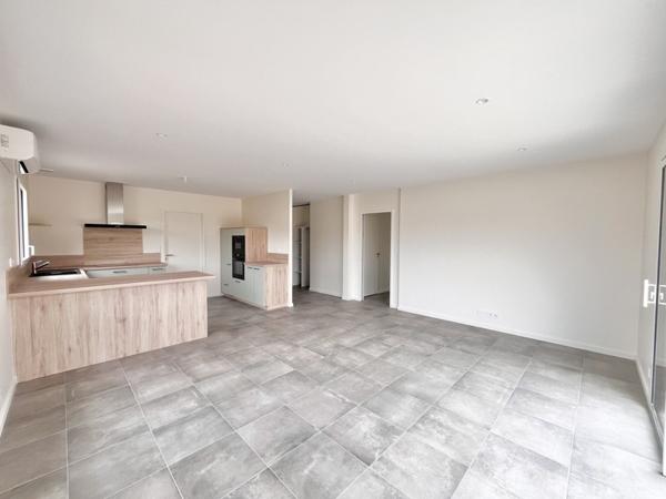 Maison à louer 1 250 € CC Santec 5 p 84 m² DPE A