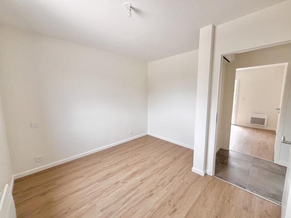 Maison à louer 1 250 € CC Santec 5 p 84 m² DPE A