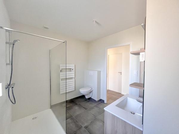 Maison à louer 1 250 € CC Santec 5 p 84 m² DPE A