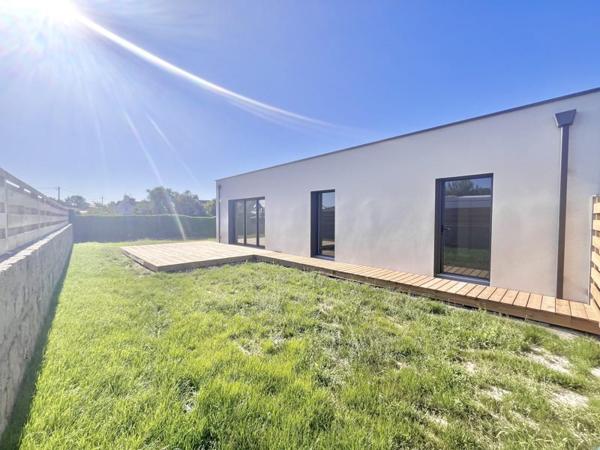 Maison à louer 1 250 € CC Santec 5 p 84 m² DPE A