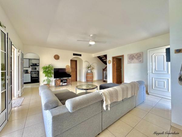 EXCLUSIVITE - VILLA D'EXCEPTION AVEC VUE MER PANORAMIQUE & ACCES PLAGE PRIVE - LE MOULE