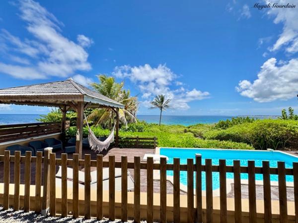 EXCLUSIVITE - VILLA D'EXCEPTION AVEC VUE MER PANORAMIQUE & ACCES PLAGE PRIVE - LE MOULE