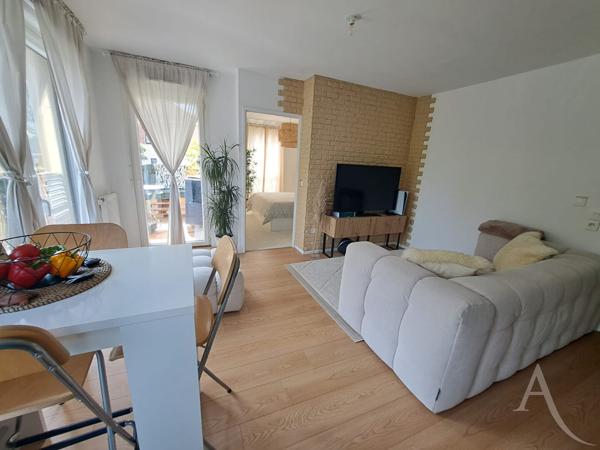 MAGNANVILLE - Appartement 2 pièces avec balcon et box - Résidence récente de 2014