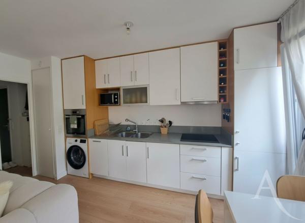MAGNANVILLE - Appartement 2 pièces avec balcon et box - Résidence récente de 2014