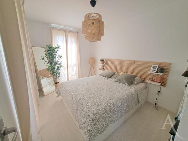 MAGNANVILLE - Appartement 2 pièces avec balcon et box - Résidence récente de 2014