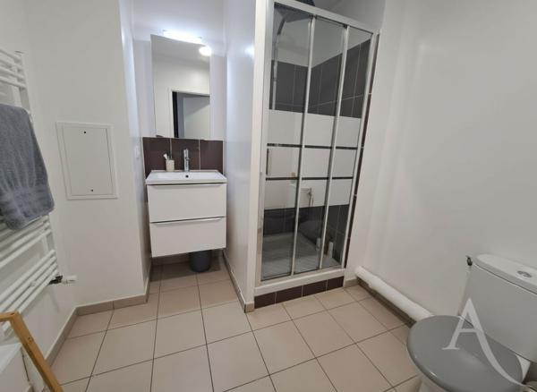 MAGNANVILLE - Appartement 2 pièces avec balcon et box - Résidence récente de 2014
