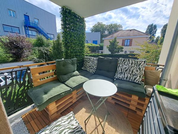 MAGNANVILLE - Appartement 2 pièces avec balcon et box - Résidence récente de 2014