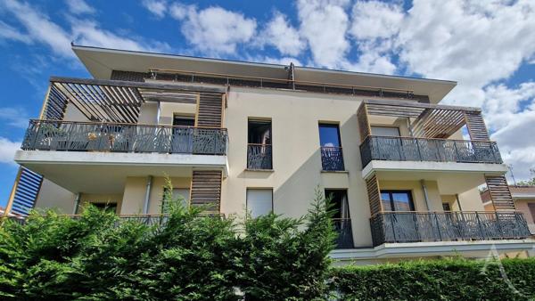 MAGNANVILLE - Appartement 2 pièces avec balcon et box - Résidence récente de 2014