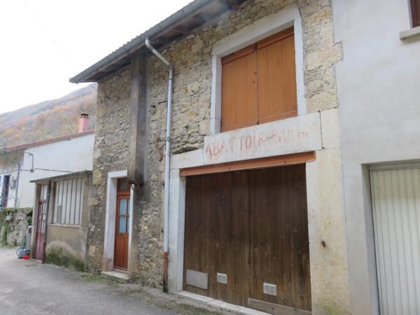 Bâtiment en pierres à vendre CHALEY (01) 1 garage et une pièce au 1er étage