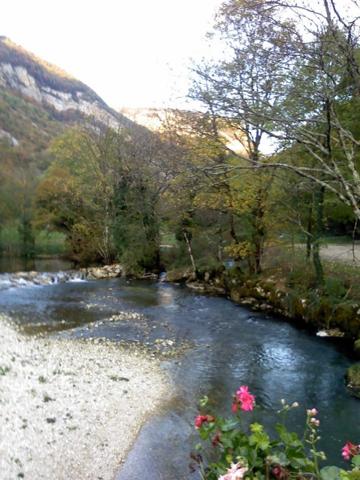 Bâtiment en pierres à vendre CHALEY (01) 1 garage et une pièce au 1er étage