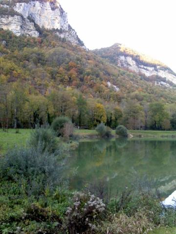 Bâtiment en pierres à vendre CHALEY (01) 1 garage et une pièce au 1er étage