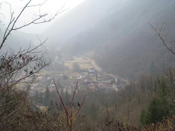 Bâtiment en pierres à vendre CHALEY (01) 1 garage et une pièce au 1er étage