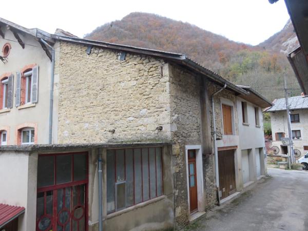 Bâtiment en pierres à vendre CHALEY (01) 1 garage et une pièce au 1er étage