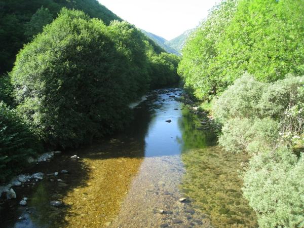 Bâtiment en pierres à vendre CHALEY (01) 1 garage et une pièce au 1er étage