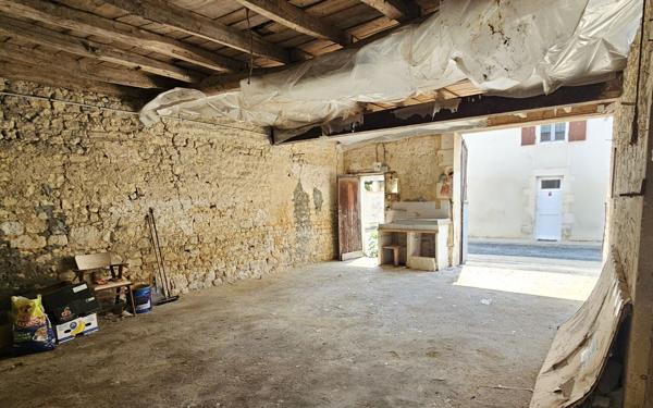 Maison à vendre    2 pièces •  Saint-Jean-d'Angély