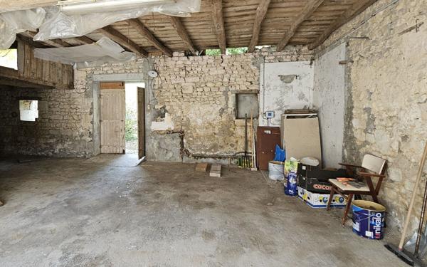 Maison à vendre    2 pièces •  Saint-Jean-d'Angély