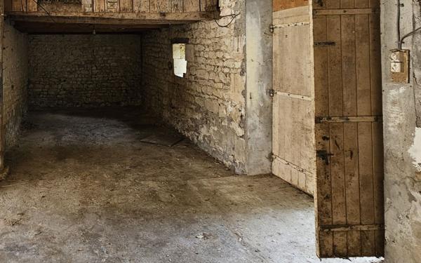 Maison à vendre    2 pièces •  Saint-Jean-d'Angély