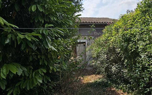 Maison à vendre    2 pièces •  Saint-Jean-d'Angély