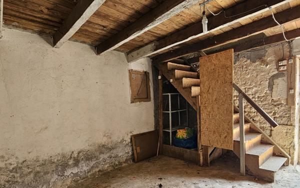 Maison à vendre    2 pièces •  Saint-Jean-d'Angély