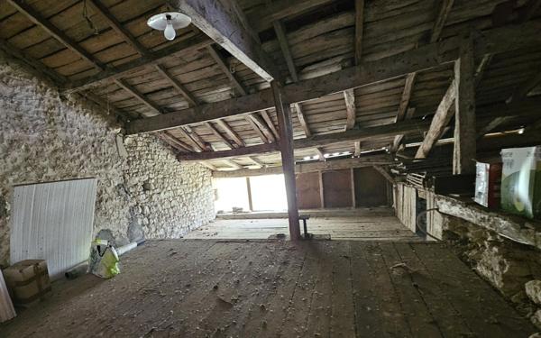 Maison à vendre    2 pièces •  Saint-Jean-d'Angély