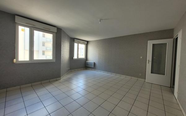 Immeuble à vendre    17 pièces • 1 109,74 m2 Lyon 7