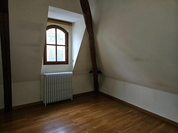 Appartement à louer dans un immeuble avec ascenseur en plein centre de Loches