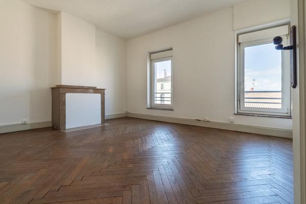 CARCASSONNE – GAMBETTA Appartement T3 70m² traversant avec vue Cité à deux pas du square Gambetta