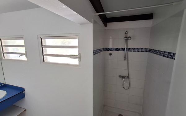 Appartement à vendre    4 pièces • 76,56 m2 Remire-Montjoly