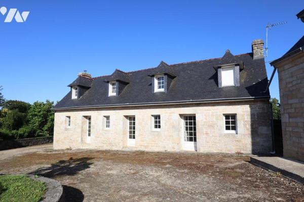 Un corps de ferme avec des dépendances - Pluguffan