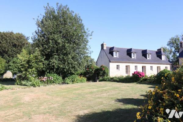 Un corps de ferme avec des dépendances - Pluguffan