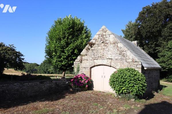 Un corps de ferme avec des dépendances - Pluguffan