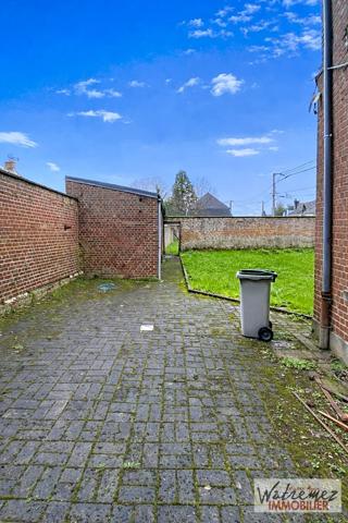 Bâtiment commercial pouvant être transformer en habitation ou en locatif
