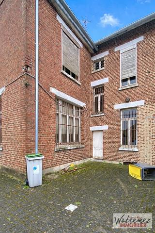 Bâtiment commercial pouvant être transformer en habitation ou en locatif