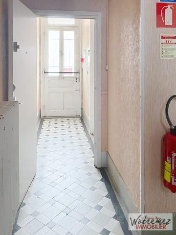 Bâtiment commercial pouvant être transformer en habitation ou en locatif