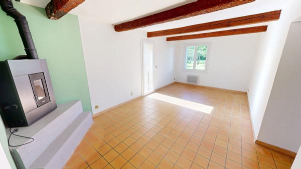 Maison familiale 6 pièces de 132 m² avec jardin, garage et dépendances