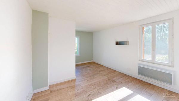 Maison familiale 6 pièces de 132 m² avec jardin, garage et dépendances