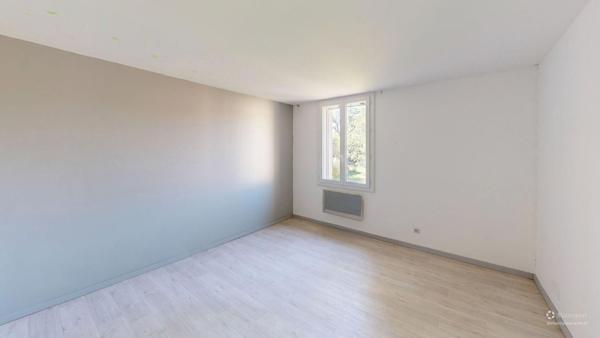 Maison familiale 6 pièces de 132 m² avec jardin, garage et dépendances