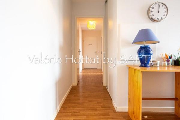 Appart. F3 avec places de stationnement.