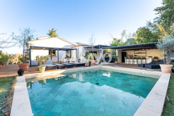 Vente Maison 7 pièces de 220m² - 13100 Aix-en-Provence