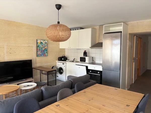 APPARTEMENT T4 A LOUER - CALUIRE ET CUIRE Saint-Clair 68.84 m 2 1 360 € charges comprises par mois