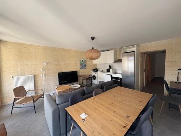 APPARTEMENT T4 A LOUER - CALUIRE ET CUIRE Saint-Clair 68.84 m 2 1 360 € charges comprises par mois