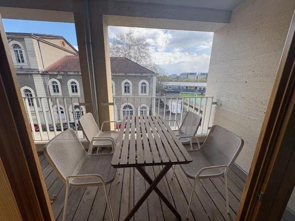 APPARTEMENT T4 A LOUER - CALUIRE ET CUIRE Saint-Clair 68.84 m 2 1 360 € charges comprises par mois