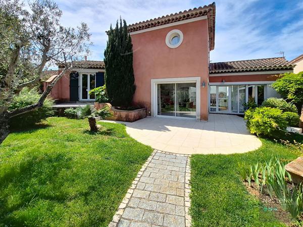 Maison à Six Fours Les Plages de 6 pièces de 180 m² sur 405 m² de terrain